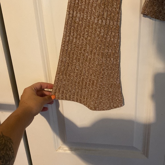 Bell sleeve top - Picture 4 of 4